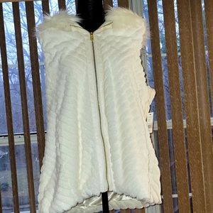 Faux fur ivory jacket lined hooded with pockets lady's.